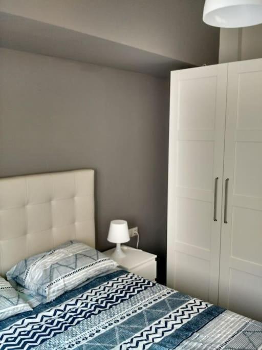 In The Center Near & Free Wifi Apartment